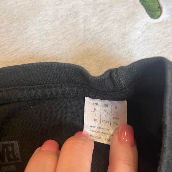 Men’s Black T-Shirt with Deadpool Graphic - Picture 3 of 3